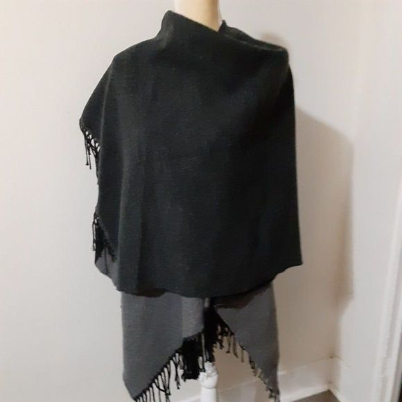 Soft gray black color black serape fringed acrylic blend - Picture 1 of 3